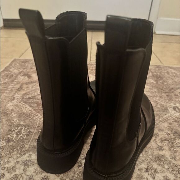 Zara Combat Boots
Size 37 - Picture 1 of 5